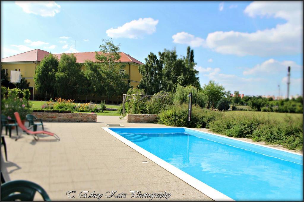 Hotel *** Plauter Kuria Veľký Meder Eksteriør bilde